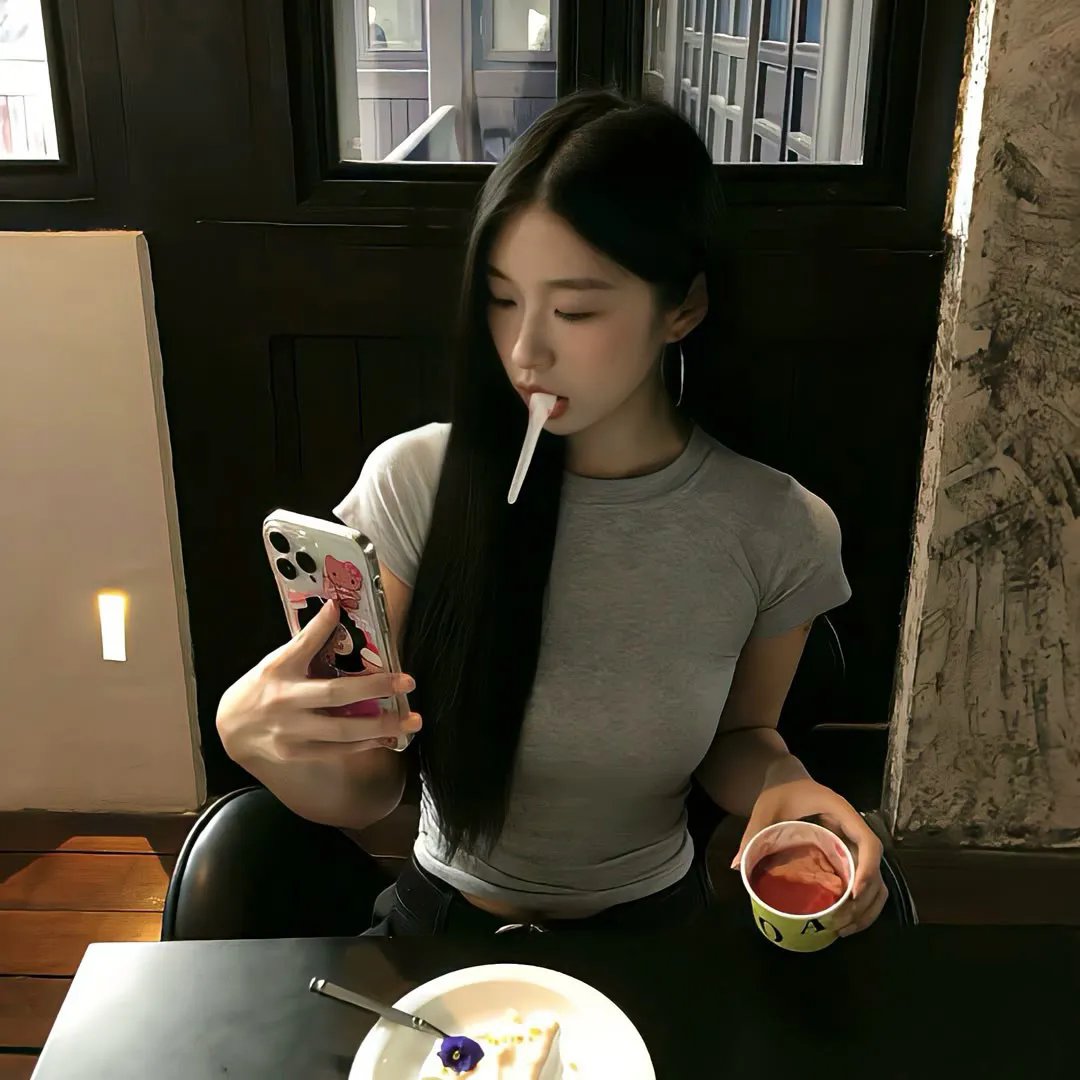院子里的女人